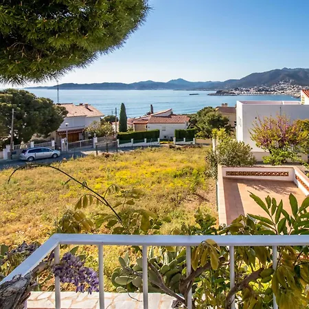 Cap Ras 01 Con Terraza Y Vistas Girona